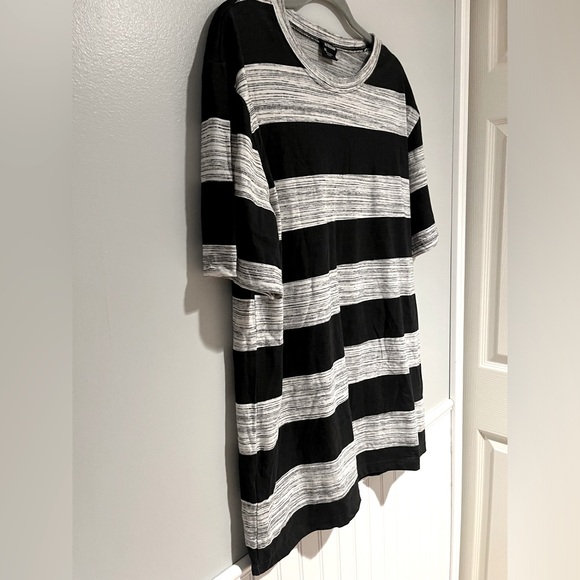 OT Revolution Men’s XL Black and Grey Striped Short Sleeve T-Shirt - Picture 2 of 5